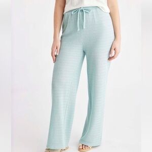 Uncharted Threads
Crocheted Tie-Waist Pants in Mint NWT Sz XL